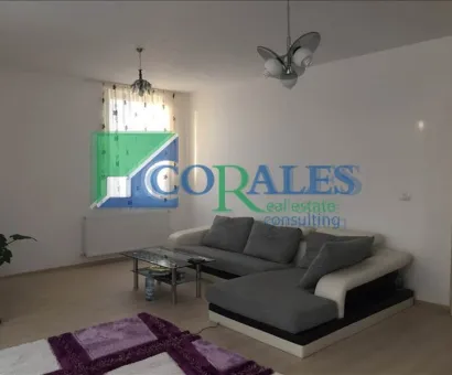 Vila cu 5 camere in zona Cora.La asfalt