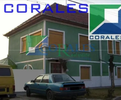 Casă / Vilă cu 8 camere de vânzare