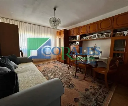 Etaj Intermediar. Decomandat. Centrala proprie.