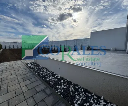 Duplex Decalat! Aproape de VATRA satului. Gradina COMPLET amenajata.