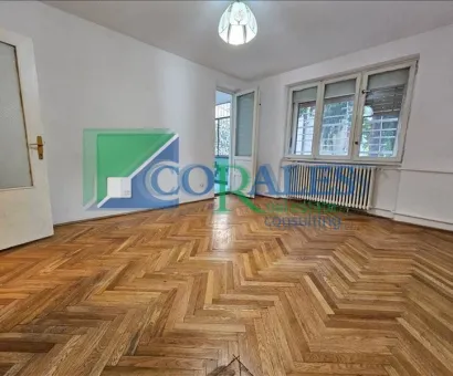 Decomandat. Zona Medicina. Pretabil pentru investitie!