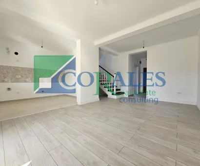 Posibilitate personalizare. Despartit prin camera tehnica